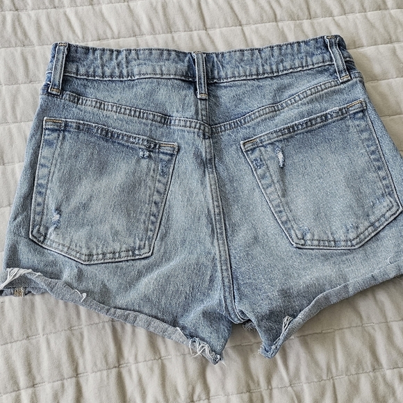 Womens GAP Demin Distressed Shorts - Picture 3 of 3